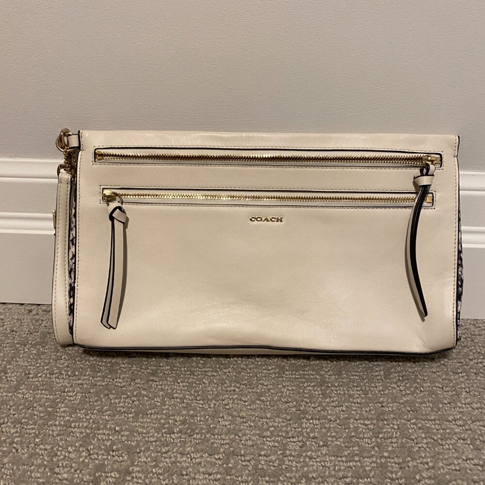 Coach Clutch - Picture 2 of 6